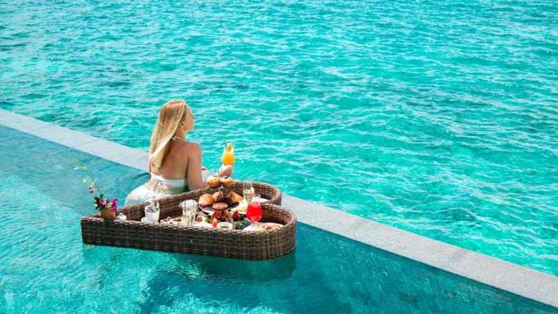 SIGNATURE FLOATING BREAKFAST